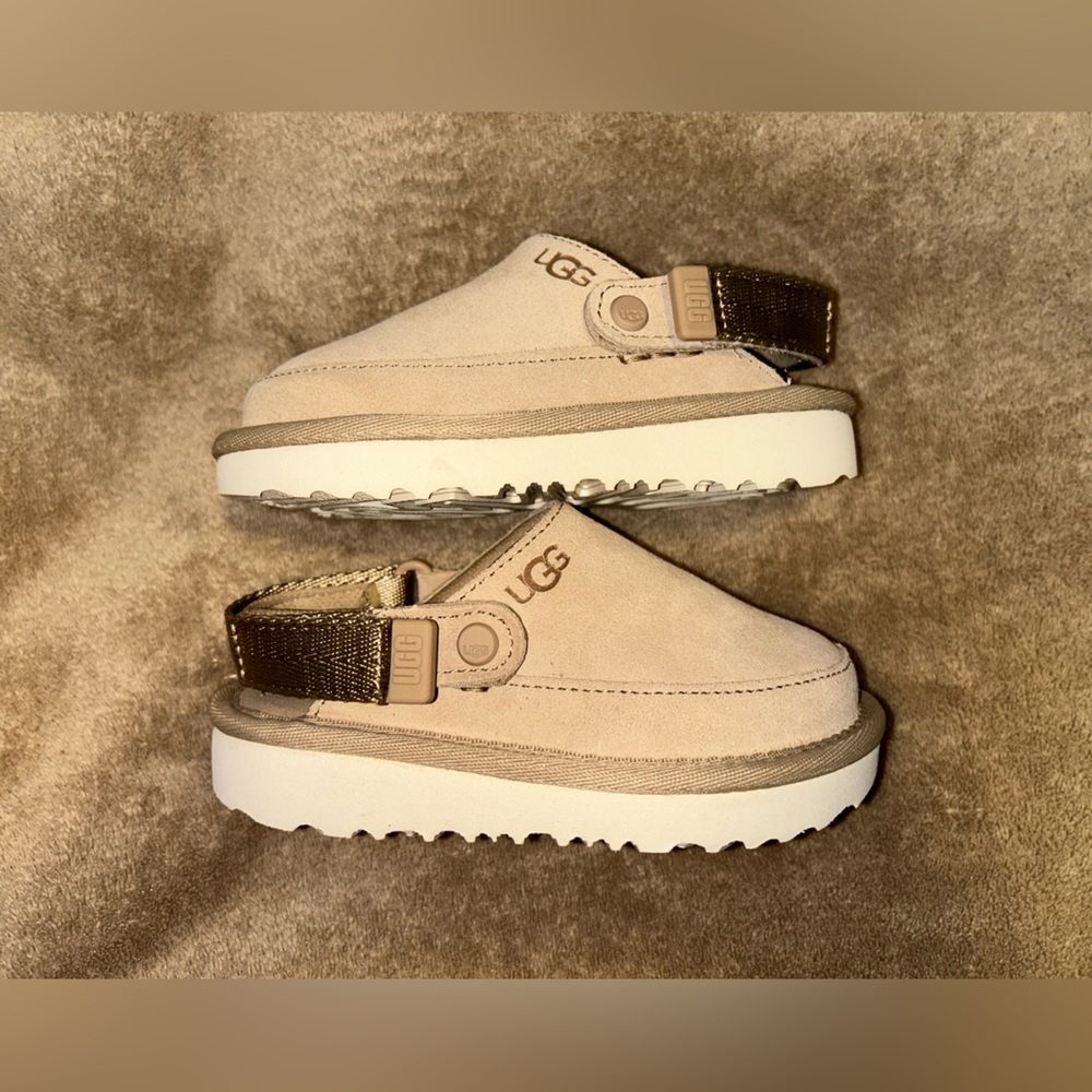 UGG Toddler Goldenstar Clogs Color Sand Size 7 New